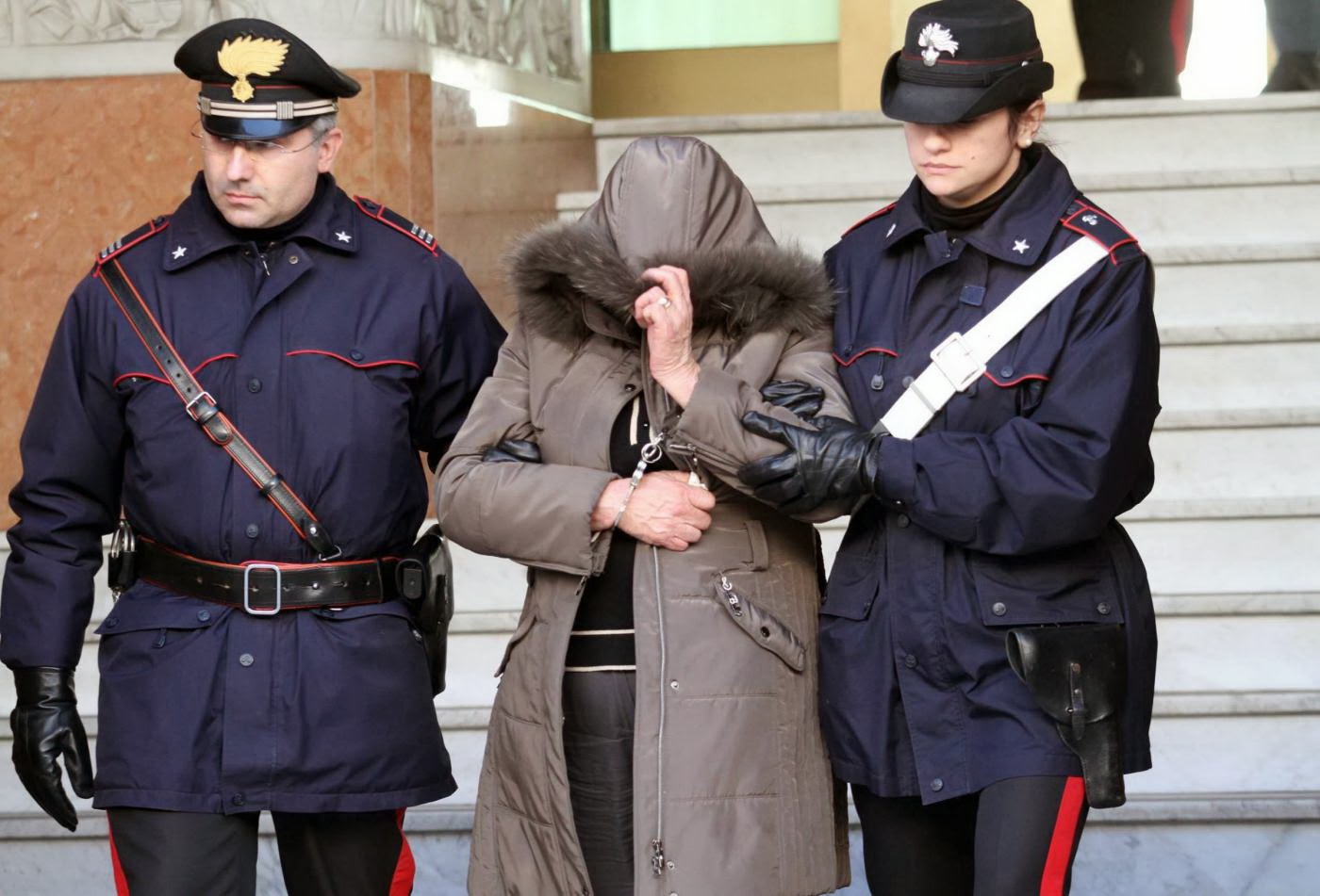 arresti-carabinieri-donna-001