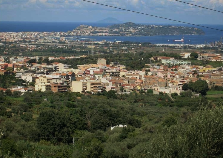 San Filippo del Mela con allo sfondo Milazzo e le Eolie