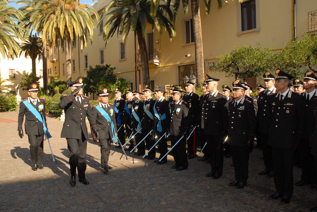 Foto con a sin.Gen. Ghiselli (nuovo C.te Interregionale),al centro Comandante Generale(sta salutando),adestra della foto Gen.Amato