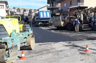 Bronte - asfalto in via Borsellino
