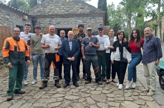 Firrarello e gli operai che hanno ripulito il Parco del Castello(1)